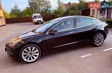 Седан Tesla Model 3 2018 в Львове