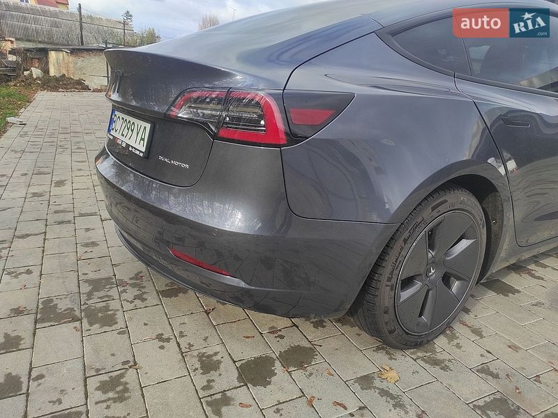 Седан Tesla Model 3 2022 в Долине