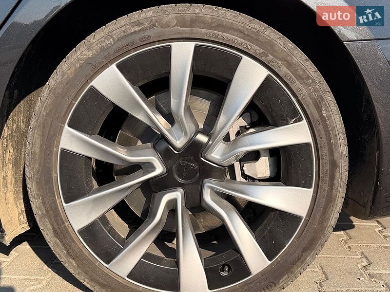 Седан Tesla Model 3 2025 в Калуше