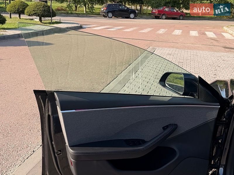 Седан Tesla Model 3 2025 в Калуше