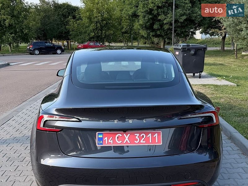 Седан Tesla Model 3 2025 в Калуше