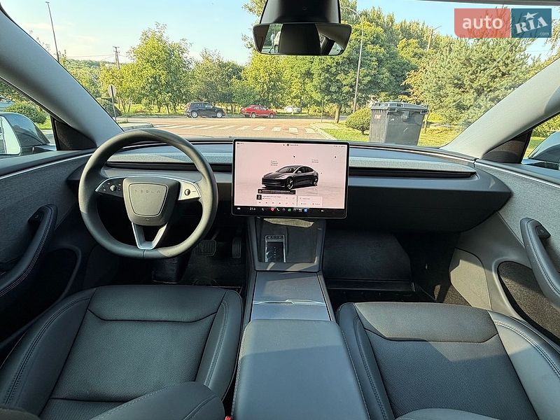 Седан Tesla Model 3 2025 в Калуше
