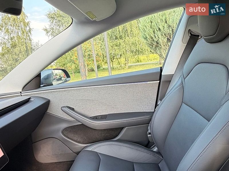 Седан Tesla Model 3 2025 в Калуше