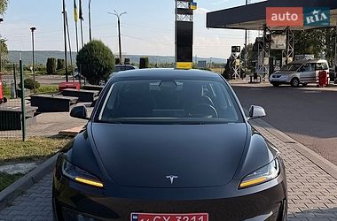 Седан Tesla Model 3 2025 в Калуше