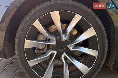 Седан Tesla Model 3 2025 в Калуше