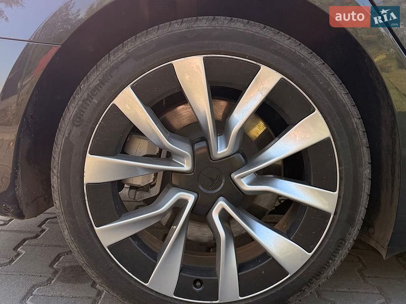 Седан Tesla Model 3 2025 в Калуше