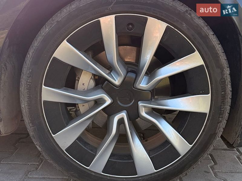 Седан Tesla Model 3 2025 в Калуше