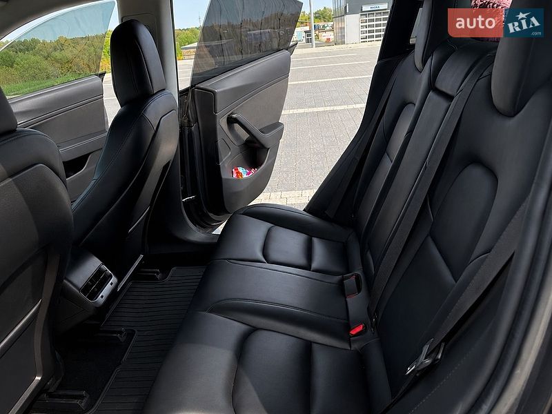 Седан Tesla Model 3 2018 в Львове
