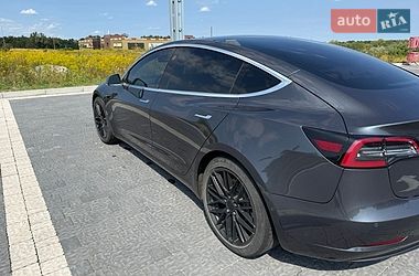 Седан Tesla Model 3 2018 в Львове