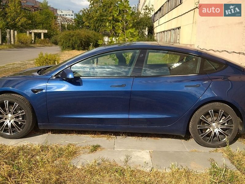 Седан Tesla Model 3 2021 в Києві