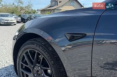 Седан Tesla Model 3 2025 в Стрию