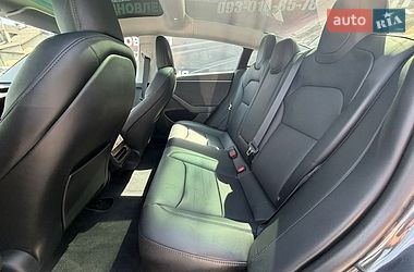 Седан Tesla Model 3 2025 в Стрию