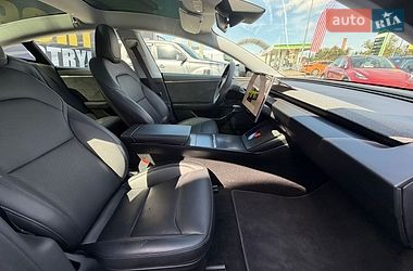 Седан Tesla Model 3 2025 в Стрию