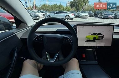 Седан Tesla Model 3 2025 в Стрию