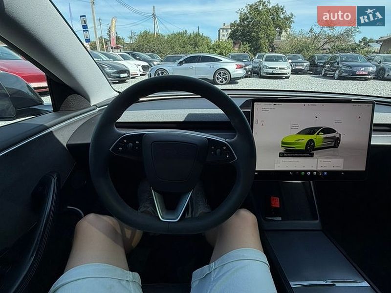 Седан Tesla Model 3 2025 в Стрию