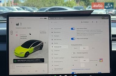 Седан Tesla Model 3 2025 в Стрию