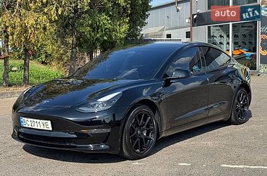 Седан Tesla Model 3 2023 в Львове