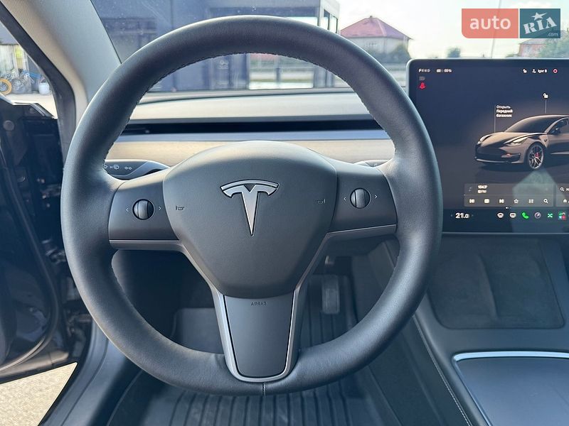 Седан Tesla Model 3 2023 в Львове