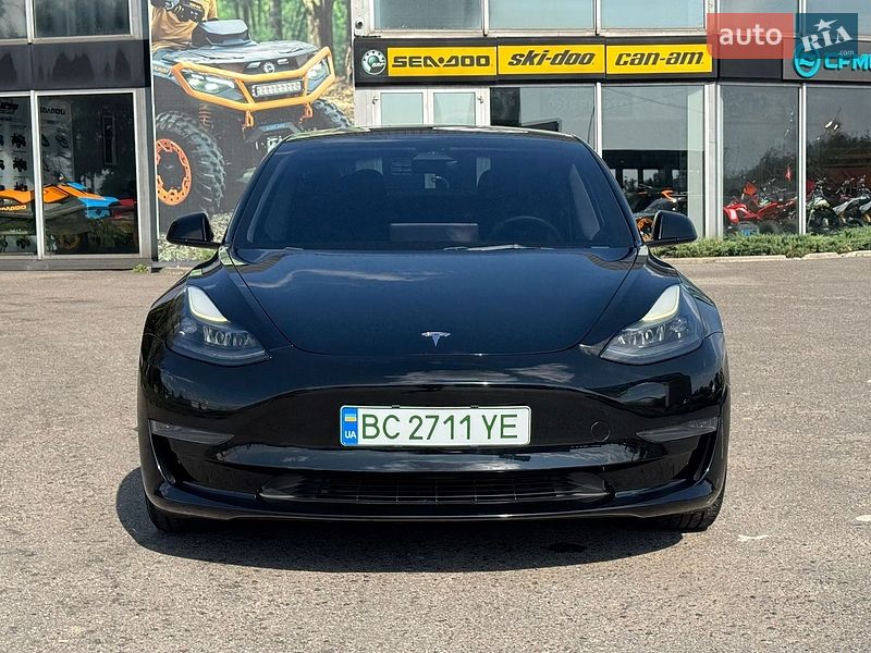 Седан Tesla Model 3 2023 в Львове
