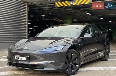 Седан Tesla Model 3 2025 в Киеве