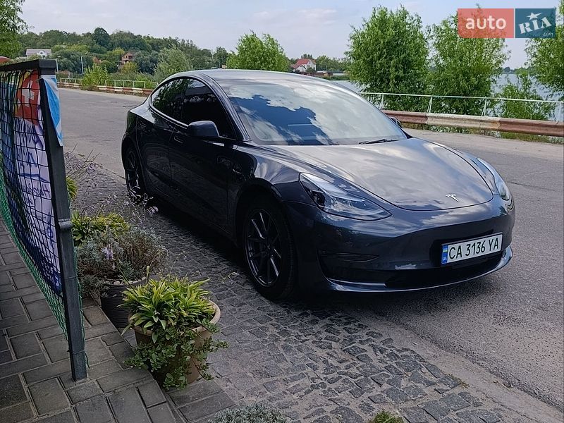 Седан Tesla Model 3 2022 в Киеве