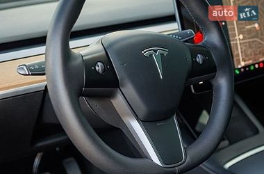 Седан Tesla Model 3 2021 в Заліщиках