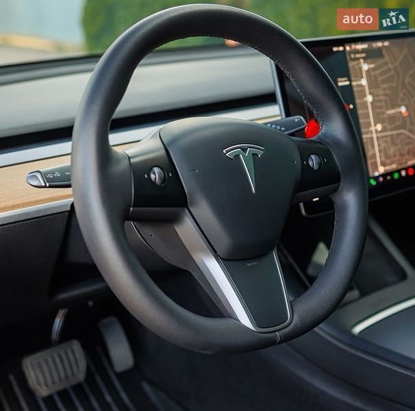Седан Tesla Model 3 2021 в Заліщиках