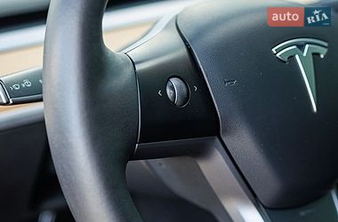 Седан Tesla Model 3 2021 в Заліщиках