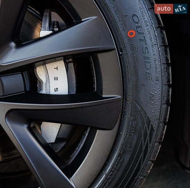 Седан Tesla Model 3 2021 в Заліщиках