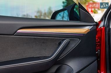 Седан Tesla Model 3 2021 в Заліщиках