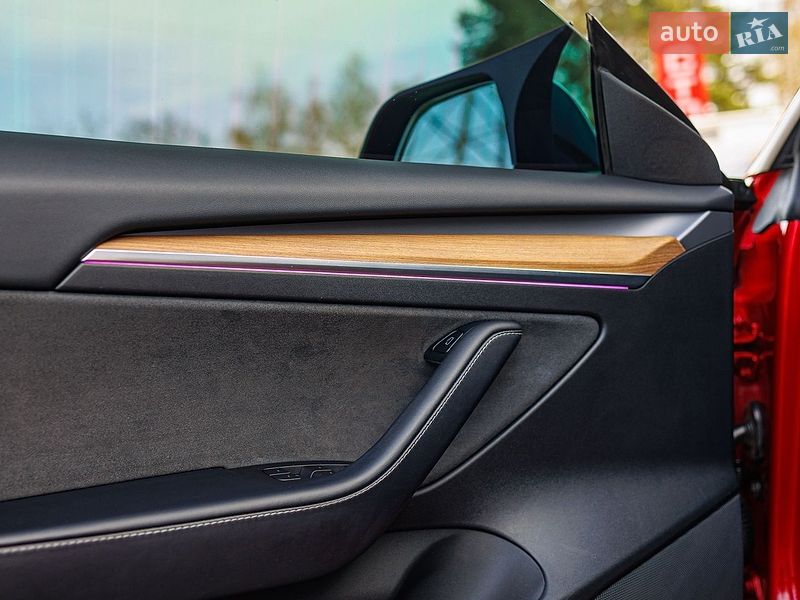 Седан Tesla Model 3 2021 в Заліщиках