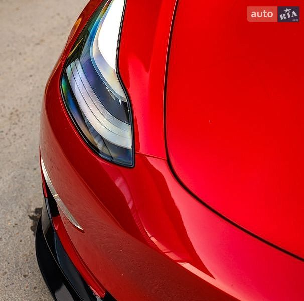 Седан Tesla Model 3 2021 в Заліщиках