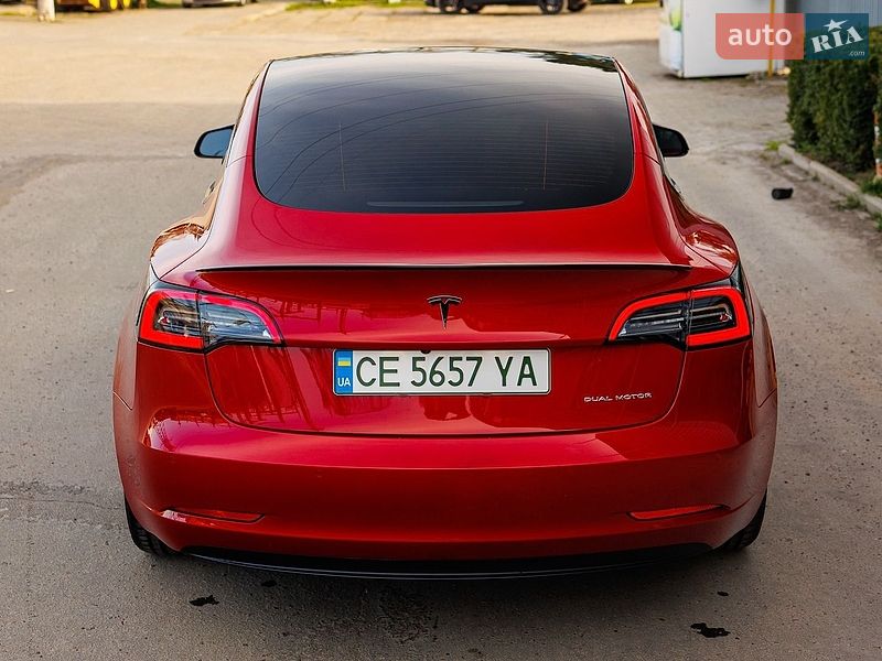 Седан Tesla Model 3 2021 в Заліщиках