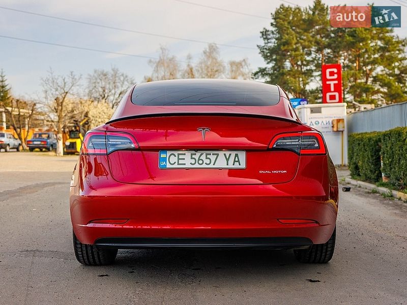Седан Tesla Model 3 2021 в Заліщиках