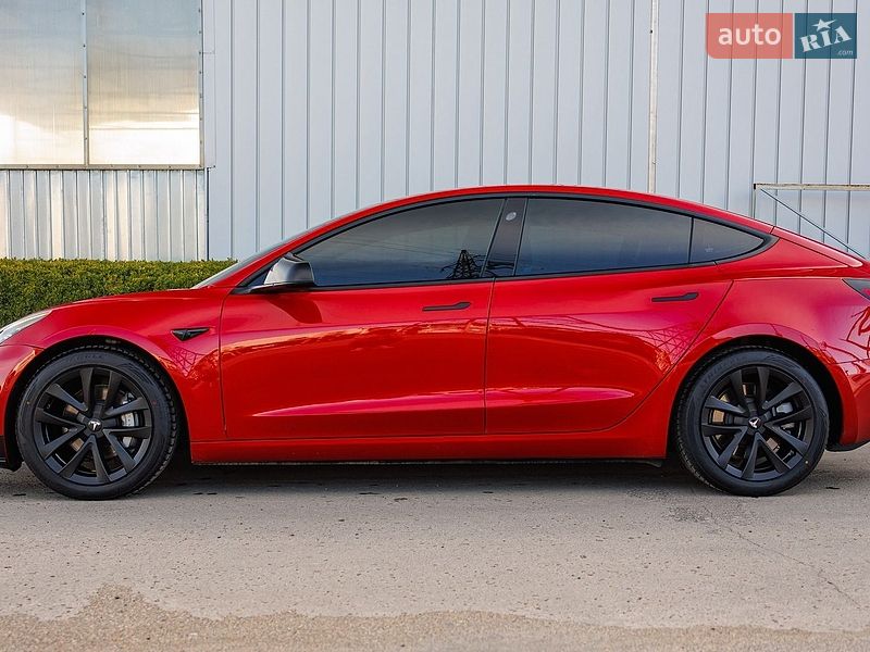 Седан Tesla Model 3 2021 в Заліщиках