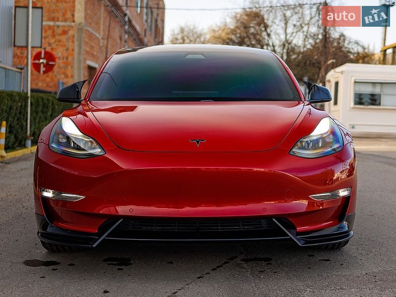 Седан Tesla Model 3 2021 в Заліщиках