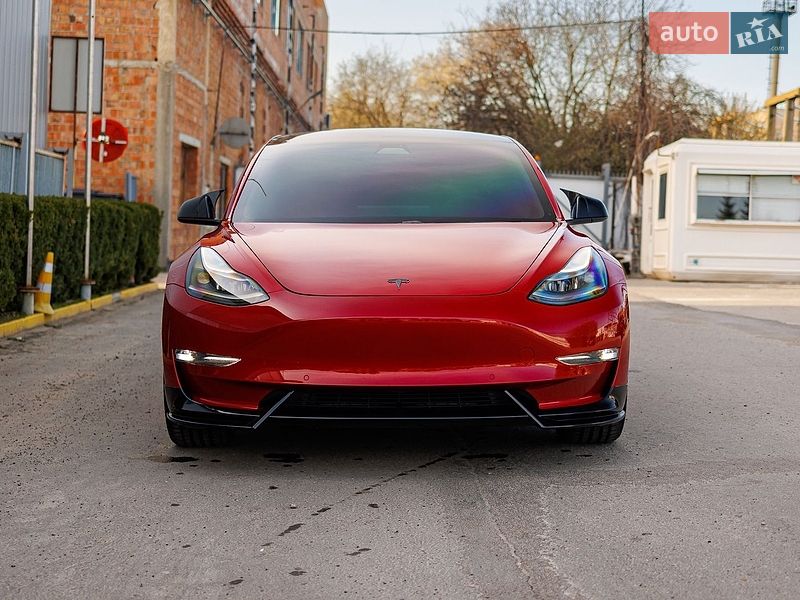 Седан Tesla Model 3 2021 в Заліщиках