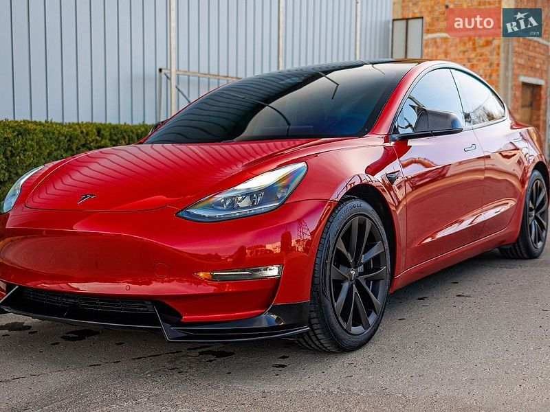 Седан Tesla Model 3 2021 в Заліщиках