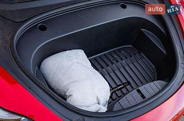 Седан Tesla Model 3 2021 в Заліщиках