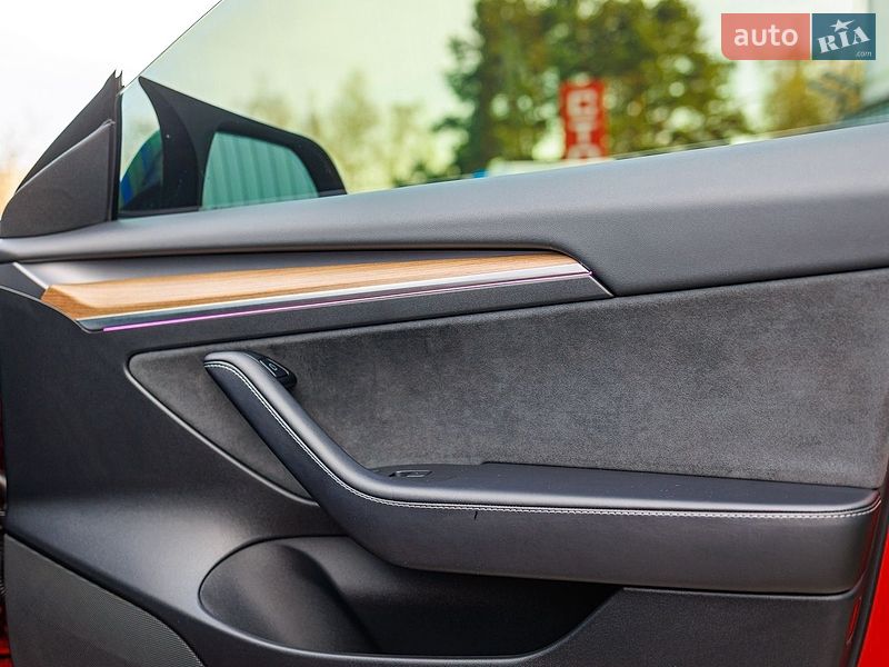 Седан Tesla Model 3 2021 в Заліщиках