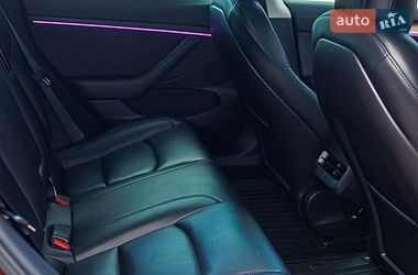 Седан Tesla Model 3 2021 в Заліщиках