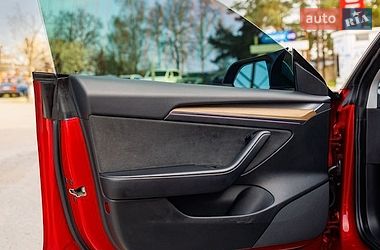 Седан Tesla Model 3 2021 в Заліщиках