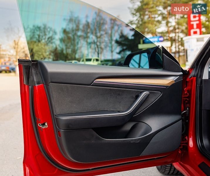Седан Tesla Model 3 2021 в Заліщиках