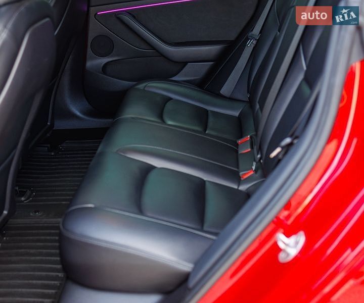 Седан Tesla Model 3 2021 в Заліщиках