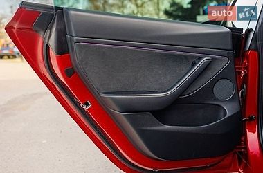 Седан Tesla Model 3 2021 в Заліщиках