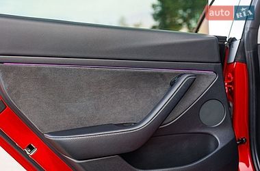 Седан Tesla Model 3 2021 в Заліщиках