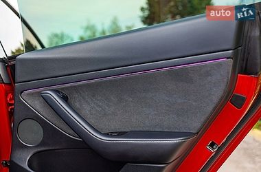Седан Tesla Model 3 2021 в Заліщиках