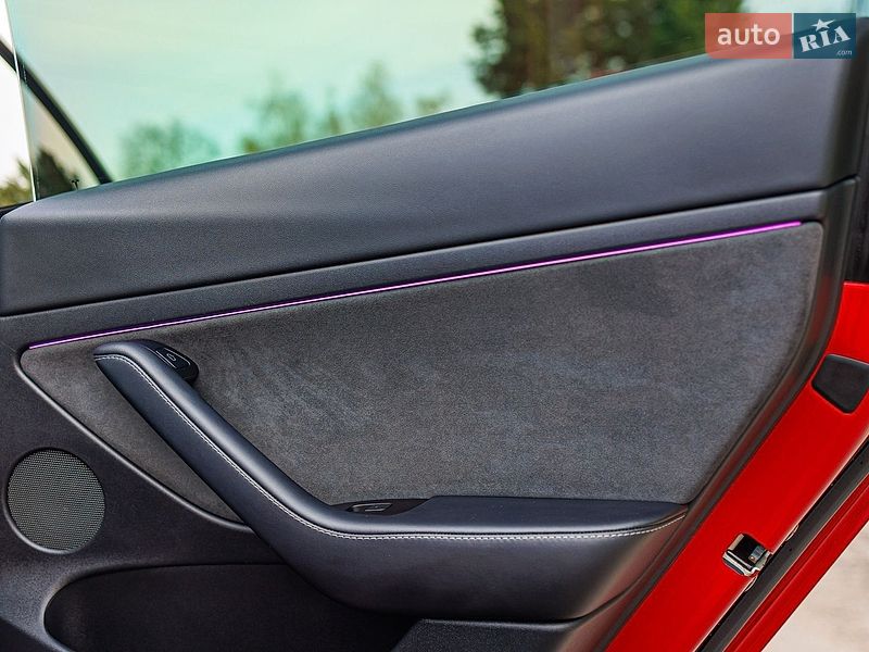 Седан Tesla Model 3 2021 в Заліщиках