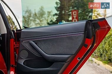 Седан Tesla Model 3 2021 в Заліщиках