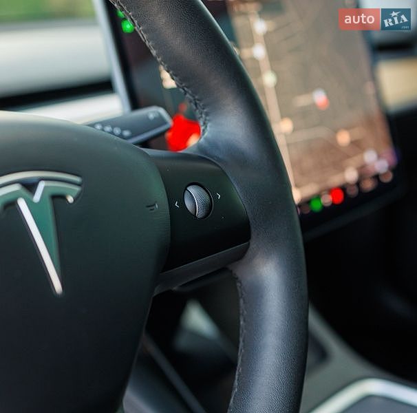 Седан Tesla Model 3 2021 в Заліщиках